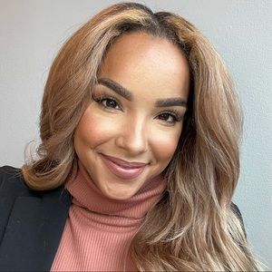 Meet your Posher, Simone